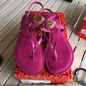 Tory Burch Ali Patent Thong Sandal in Fuschia 10